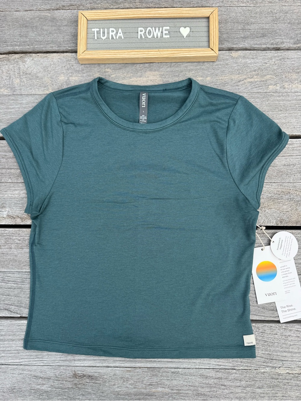 Vuori Halo Baby Tee Moss Heather Size large NWT Soft Stretch Cropped Tee